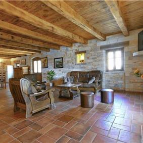 4 bedroom villa with pool near Svetvinčenat, Istria, sleeps 10